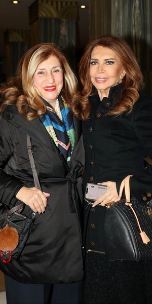 Η Μιμή Ντενίση με την αδερφή της, Σοφία/Φωτογραφία NDP