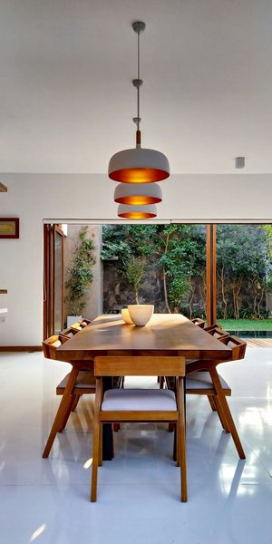 Κανείς δεν βάζει πια καρέκλες στην τραπεζαρία -Ποιο έπιπλο τις αντικαθιστά