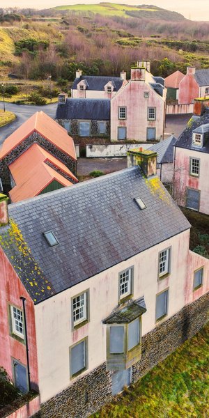 Μυστήριο με εγκαταλελειμμένο χωριό που μοιάζει να έχει βγει από μετα-αποκαλυπτική ταινία τρόμου