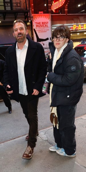 Μπεν Άφλεκ: Σπάνια εμφάνιση με το 17χρονο παιδί του, Φιν, στη Νέα Υόρκη