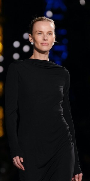 μοντέλο του οίκου Chanel εβδομάδα μόδας παρισιού 2026