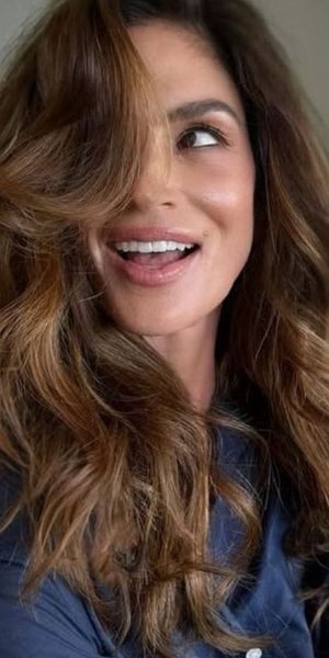 Η Cindy Crawford με κούρεμα και χτένισμα από τον Δημήτρη Γιαννέτο