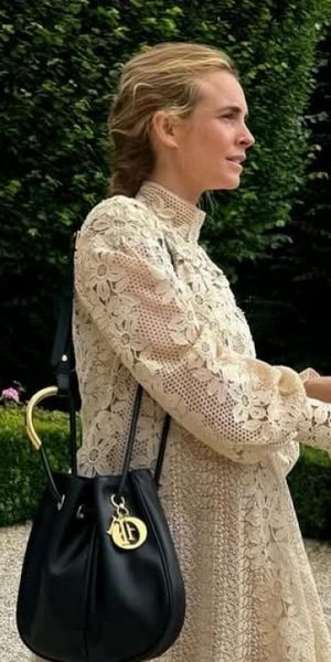 Πάσχα στην εξοχή: Τα κομψά φορέματα που αξίζουν μια θέση στη βαλίτσα σας