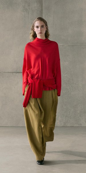 Αντί για πουκάμισο: 3 κομψές μπλούζες από τα Massimo Dutti για το γραφείο