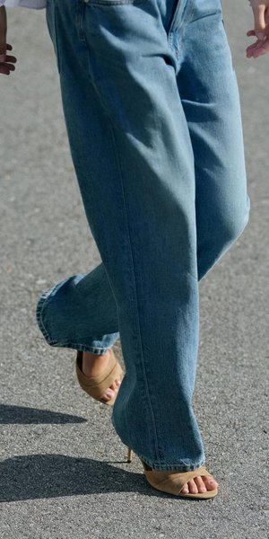 Τα πέδιλα από τα Zara με χαμηλό τακούνι που θα φορέσεις παντού αυτή την άνοιξη