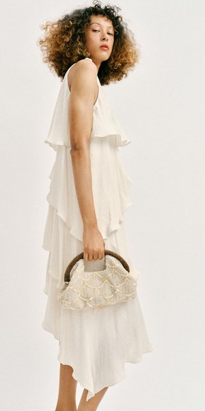 Η viral τσάντα από τα Zara που έχει γίνει εμμονή για τις καλεσμένες σε γάμους και βαφτίσεις