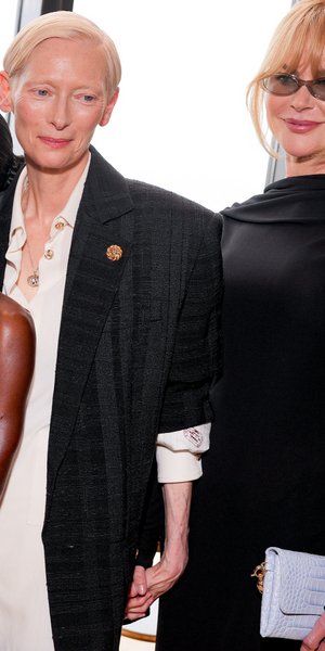 Ήταν όλες εκεί, αλλά μόνο μία ξεχώρισε: Η Γαλλίδα καλεσμένη που έκλεψε την παράσταση στο show της Chanel