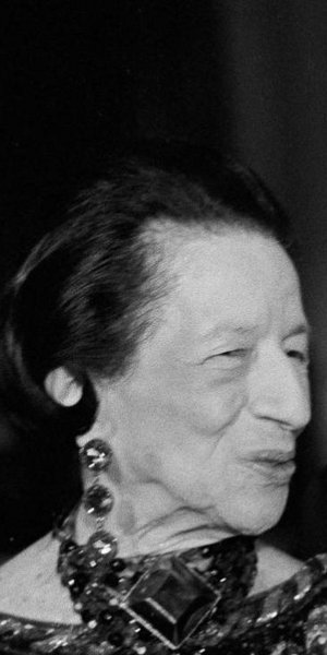 Diana Vreeland και Yves Saint Laurent στο Μet Gala 1983/ AP Photo/Ron Frehm