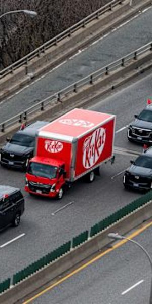 Η εταιρεία δημοσίευσε αγγελία αναζητώντας «επαγγελματίες φρουρούς ασφαλείας με διάθεση για διάλειμμα», σε μια σαφή αναφορά στο διαχρονικό σλόγκαν της / ΑΡ