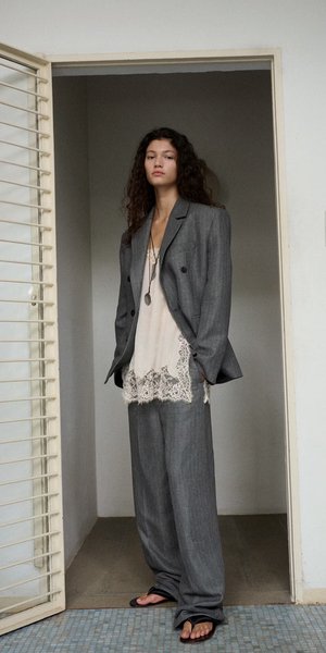 Υιοθετήστε το androgynous look με μινιμαλιστικά κομμάτια από τη συλλογή Selection του Mango