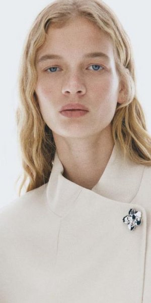 Δύο κομψές εμφανίσεις για το γραφείο τώρα που μπαίνει ο Μάιος