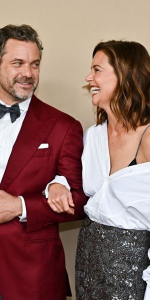 Τζόσουα Τζάκσον και Κέιτι Χολμς στο κόκκινο χαλί 