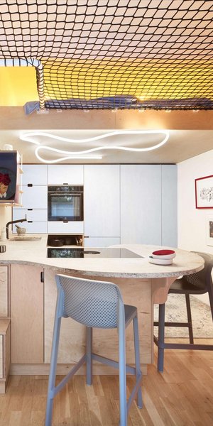 Το απόλυτο micro living: Πώς μια οικογένεια πέντε ατόμων ζει σε σπίτι 37 τ.μ. με έξυπνη αρχιτεκτονική