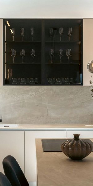 Αντίο χαλαζία και ξύλο: Αυτός ο άφθαρτος και χωρίς συντήρηση πάγκος εργασίας καθιερώνεται σε όλες τις κουζίνες το 2026