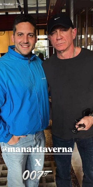 Ο Ντάνιελ Κρεγκ ήρθε στην Ελλάδα και έφαγε στην ταβέρνα που συζητά όλη η Αθήνα