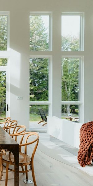 Τέλος τα στόρια στα παράθυρα: Αυτή η κομψή διαμόρφωση τα αντικαθιστά παντού αυτή την άνοιξη