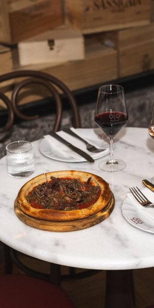 Κάτι αλλάζει στη Βεντήρη: Ο μικρός δρόμος πίσω από το πρώην Χίλτον γεμίζει εστιατόρια -Οι νέες αφίξεις