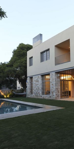 Μια προσθήκη σε διατηρητέο σπίτι στο Π. Ψυχικό συνδυάζει μοναδικά ιστορική μνήμη και σύγχρονη αρχιτεκτονική