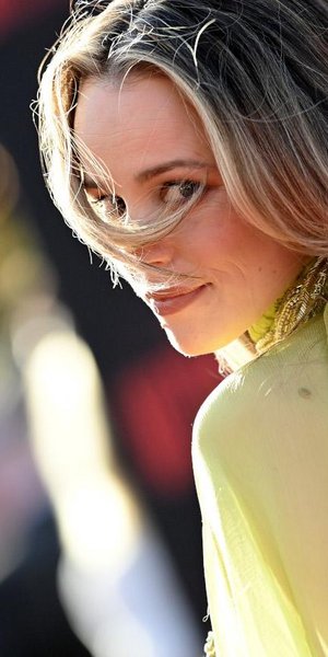 Η Rachel McAdams ξέρει το μυστικό για να φαίνονται τα μαλλιά της πλούσια 