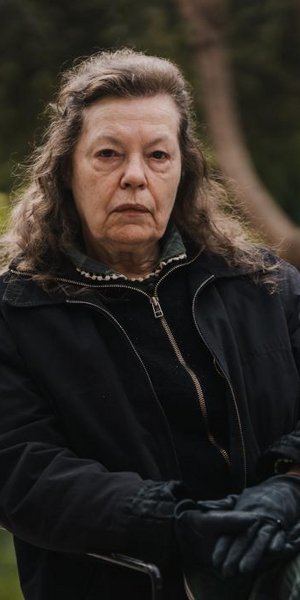 Η Ρούλα Πατεράκη έβγαλε πρώτη φορά τα γάντια on air και έδειξε τα χέρια της -«Έλεγαν ότι ήταν σημαδεμένα»