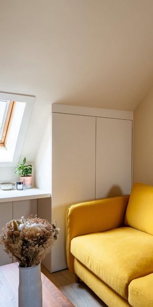 Στο Παρίσι, ένα δωμάτιο υπηρεσίας 19 τ.μ. ανακαινίστηκε και μεταμορφώθηκε σε ένα λειτουργικό, σύγχρονο σπίτι