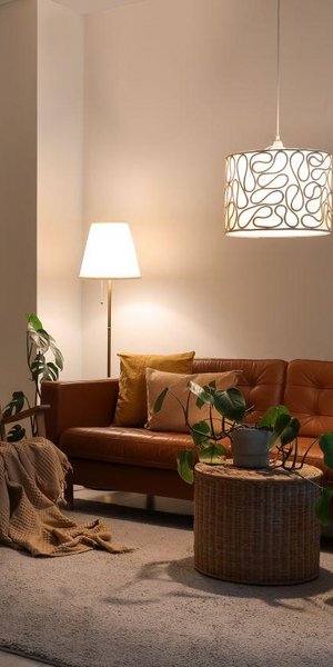 Ξεχάστε το κλασικό τραπεζάκι: Η επιλογή που απογειώνει το σαλόνι