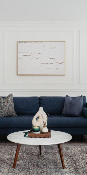 Οι interior designers συμφωνούν: Αυτό το αξεσουάρ είναι το απόλυτο trend για το σαλόνι τώρα