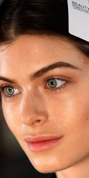 νεαρό μοντέλο κοντινό πρόσωπο επίδειξη μόδας