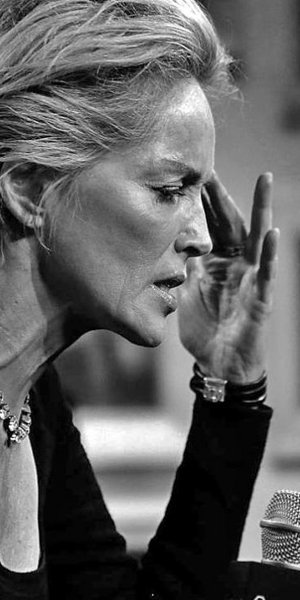 Σάρον Στόουν ασπρόμαυρη λήψη