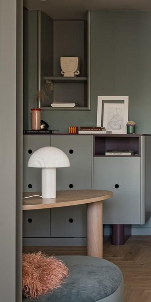 Ανακαίνιση στα 35 τ.μ.: Πώς τα κομψά χρώματα και η έξυπνη διακόσμηση «μεγαλώνουν» ένα μικροσκοπικό σπίτι