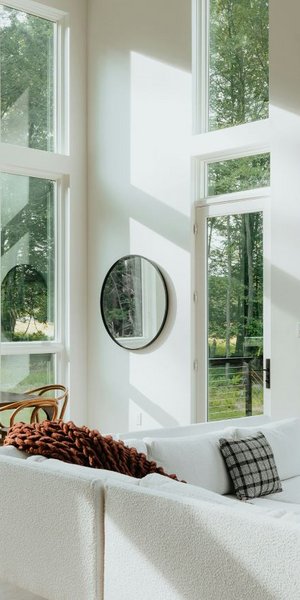 Η νέα τάση στα παράθυρα του σπιτιού που κάνει τα ηλεκτρικά ρολά να δείχνουν ξεπερασμένα