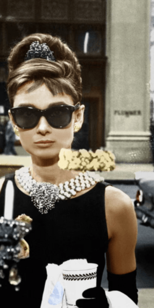 Ο γιος της, μέσα από τη βιογραφία Intimate Audrey, επιχειρεί να δει τον άνθρωπο και την γυναίκα πίσω από τον σινεφίλ μύθο / ΙΜDB