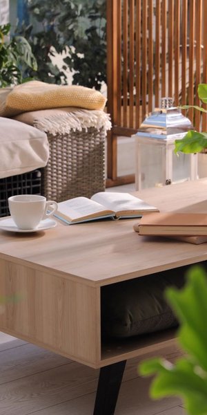 Ο interior designer Ανδρέας Αρσένης μάς δείχνει πώς να μεταμορφώσουμε ένα μικρό μπαλκόνι σε όαση δροσιάς