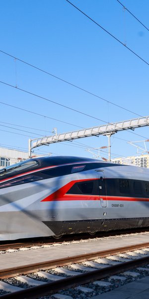 Ένα τρένο υψηλής ταχύτητας CR450-AF στο Πεκίνο