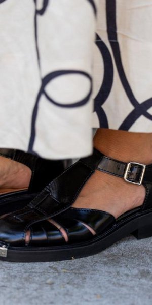 Fisherman sandals: Τα παπούτσια που παίρνουν τη θέση των loafers το καλοκαίρι