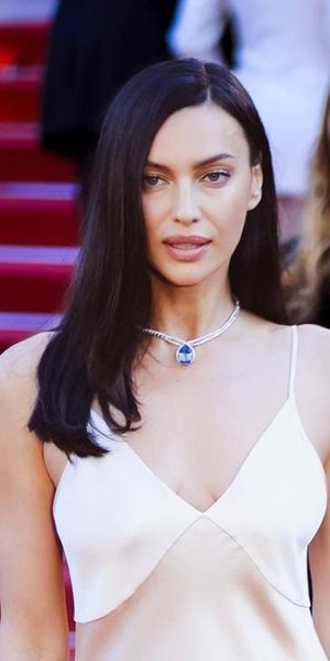 Το slip dress είναι το απόλυτο hero piece των Καννών -Πώς να το φορέσετε σωστά