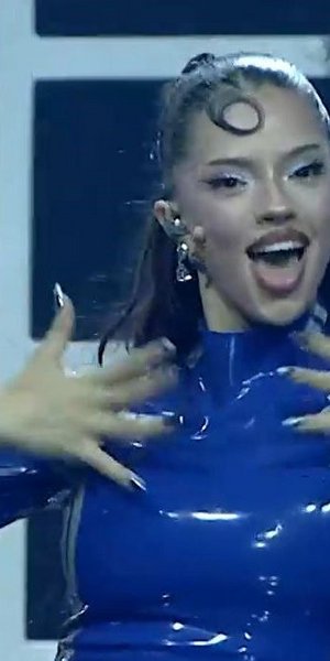 Η εκρηκτική Dara τραγούδησε στα MAD VMA