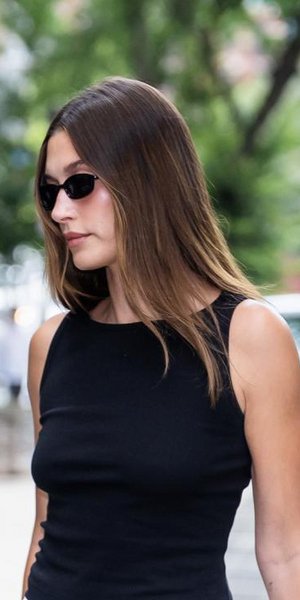 Η Hailey Bieber απαθανατίστηκε στο SoHo της Νέας Υόρκης, με ένα look που δεν πέρασε απαρατήρητο/Φωτογραφία: Getty Images