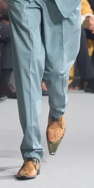 Γιατί όλοι μιλούν για αυτά τα παπούτσια του Saint Laurent;