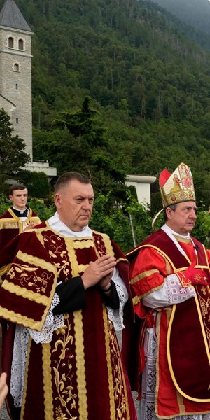 Ιερείς της Αδελφότητας  του Αγίου Πίου Ι΄ στην Εκόν της Ελβετίας