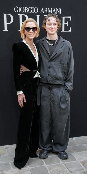 Η Κέιτ Μπλάνσετ πήγε στο σόου του Armani, αλλά όλα τα βλέμματα στράφηκαν στον 18χρονο γιο της, Ιγκνάτιους