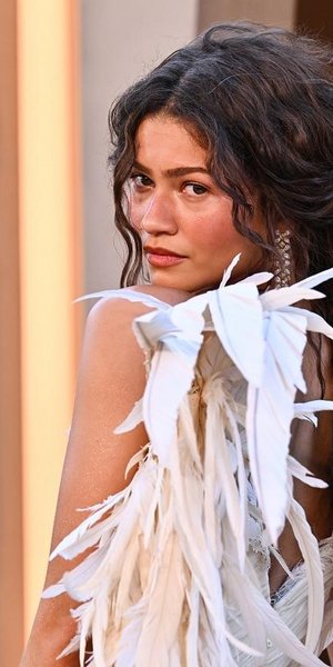 Ghost Lashes: Το beauty trend που κάνει τα cool girls να αφήνουν στην άκρη τη μάσκαρα