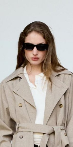 Το διαχρονικό trench coat από τα Mango που θα απογειώσει τα πρώτα φθινοπωρινά σας outfits