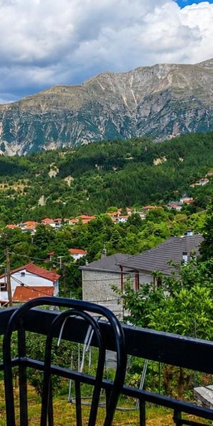 4 ελληνικά χωριά όπου τον Αύγουστο κοιμάσαι με κουβέρτα