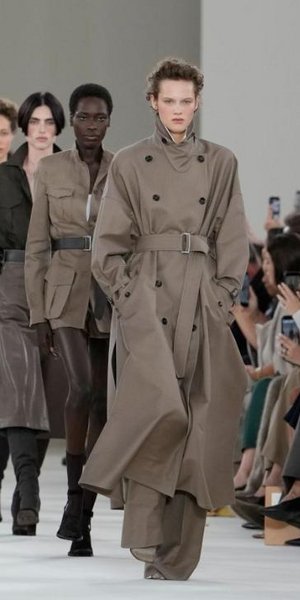 μοντελα στην πασαρελα της max mara