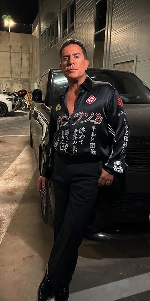 Γιώργος Μαζωνάκης: Η ιστορία πίσω από το «Gucci φόρεμα» που σημάδεψε μια ολόκληρη εποχή