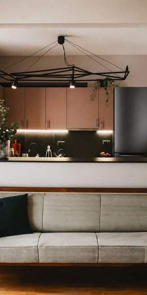 Η ανακαίνιση της κατοικίας στην Κυψέλη δείχνει έναν διαφορετικό δρόμο για την ανανέωση ενός παλιού διαμερίσματος: λιγότερη κατεδάφιση, περισσότερη παρατήρηση του υπάρχοντος και στοχευμένες νέες παρεμβάσεις
