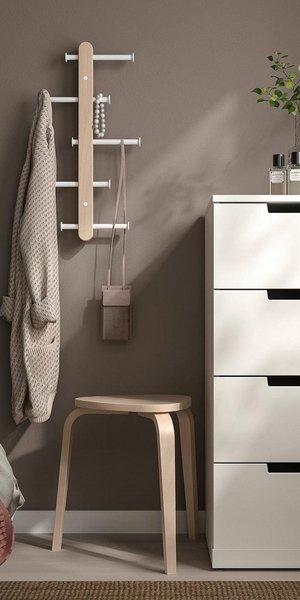 Η κρεμάστρα από τα IKEA που μεταμορφώνει έναν άδειο τοίχο σε αποθηκευτικό χώρο -Η έξυπνη αγορά για μικρό σπίτι