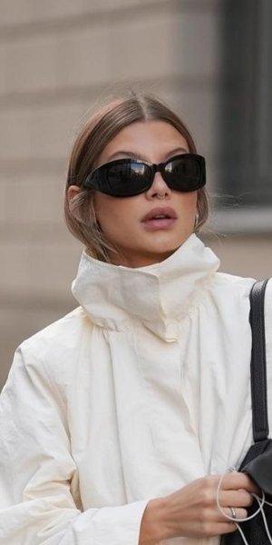 Στρογγυλή, V-neck ή χαμόγελο; Ποια λαιμόκοψη κολακεύει περισσότερο κάθε σωματότυπο