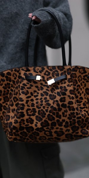 3 λεοπάρ τσάντες από τα Zara που αναβαθμίζουν και το πιο απλό σύνολο -Θα τις λάτρευε η Καρολίνα Χερέρα